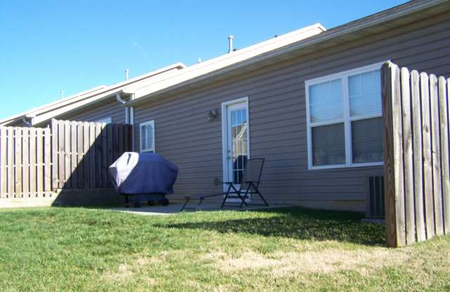 3 bed, 2 bath, 2 car garage, ranch style townhouse in N. Knoxville Gallery 3