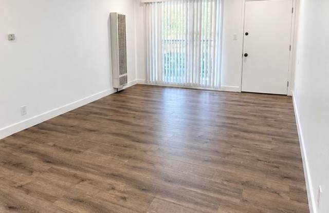 Tobias Garden Apartments Gallery 2
