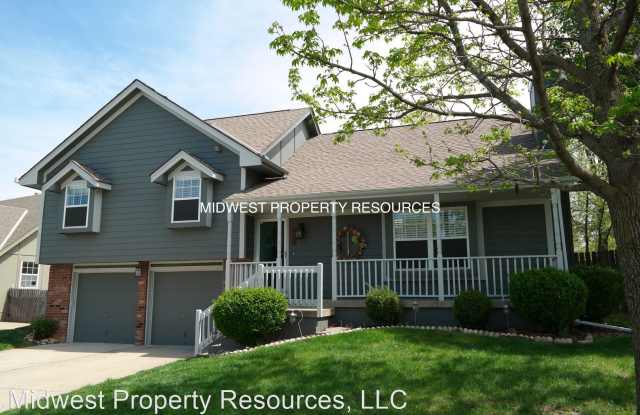 913 NE Michael Dr - 913 Northeast Michael Drive, Lee's Summit, MO 64086