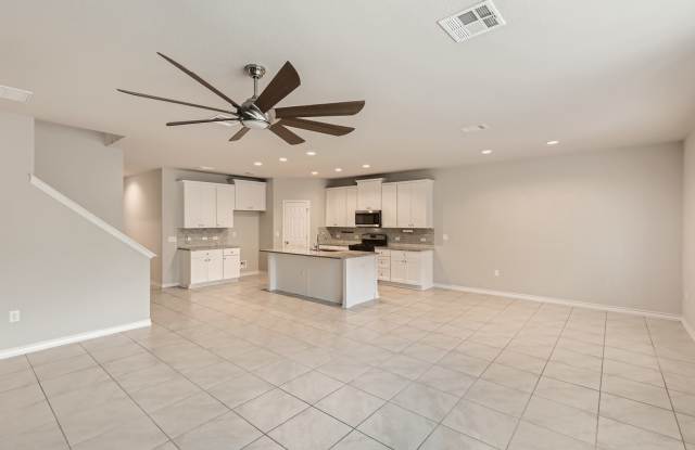 Beautiful Home in a Gates Community Gallery 4