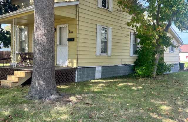 ALL UTILITIES INCLUDED 2 Bedroom 1 Bath Home for Rent – $1,500/mo Gallery 1