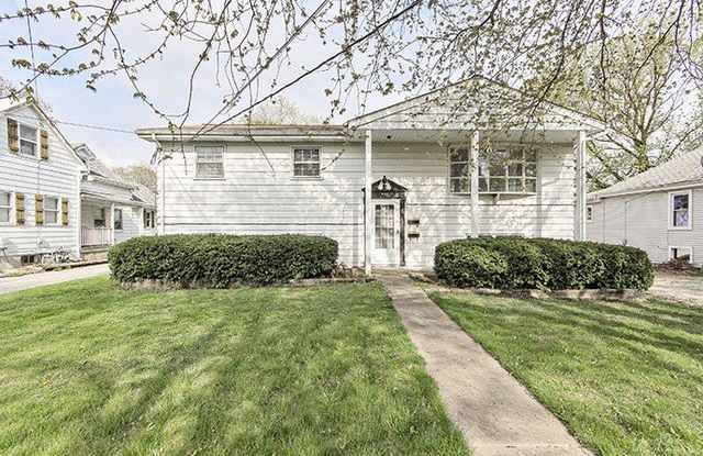 920 Wheeler Street - 920 Wheeler Street, Woodstock, IL 60098