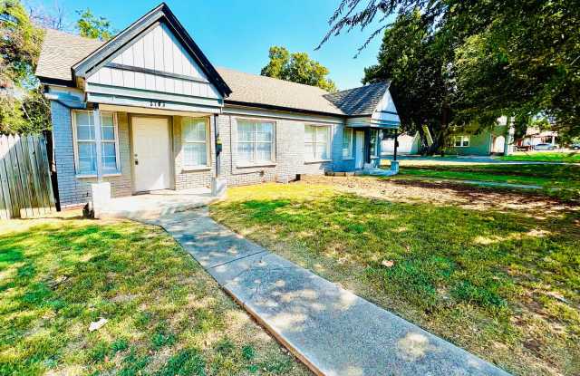Large 2BD 1BA Duplex with Located in Historic Crestwood Neighborhood!! - 2703 Northwest 16th Street, Oklahoma City, OK 73107