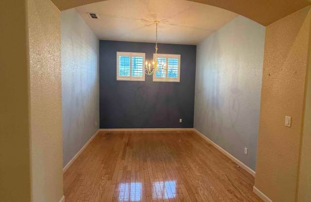 Gorgeous 3 Bedroom Located in Elk Grove Gated Community Gallery 4