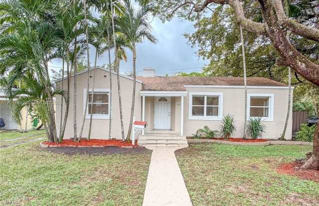 410 Pinecrest Dr photos photos