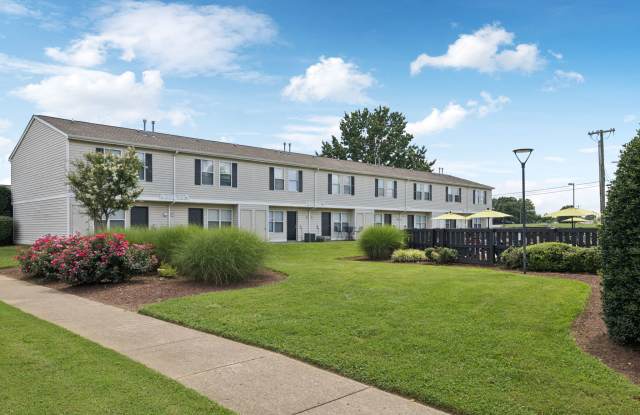 August Oaks photos photos