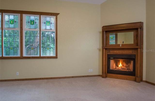 1515 SAKURA DRIVE Gallery 4