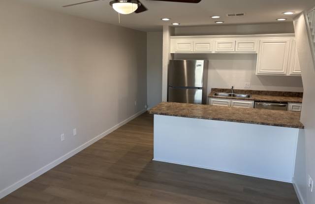 528 East Navajo Avenue - 2 Gallery 1