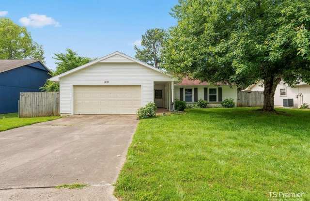 1437  E Eton  ST - 1437 East Eton Street, Fayetteville, AR 72703