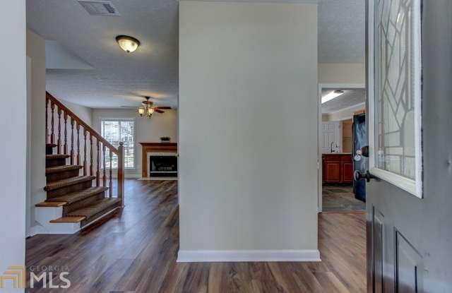523 Longwood Ln Gallery 4