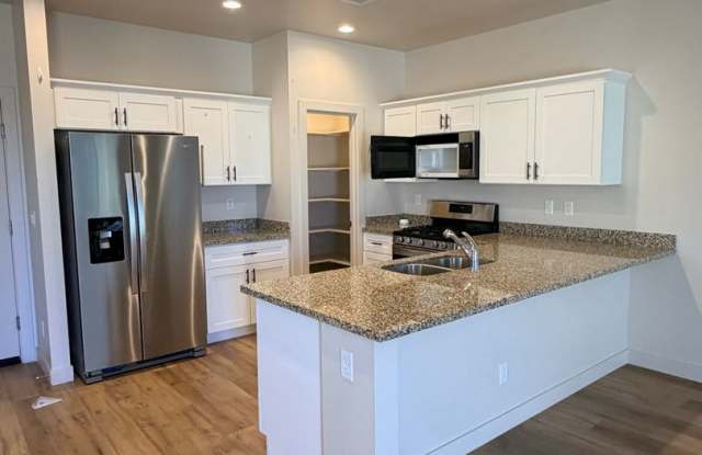 4 BEDROOM! Townhome in Bellemont! $2,500.00 - New carpet & paint! Gallery 4