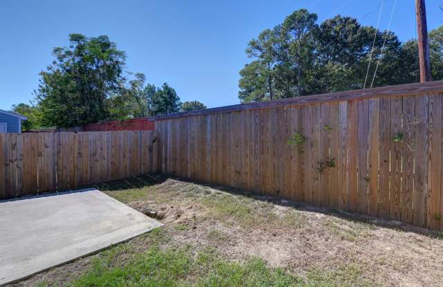 Move-In Ready Home with Vaulted Ceilings, Granite Countertops & Fresh Updates! Gallery 4
