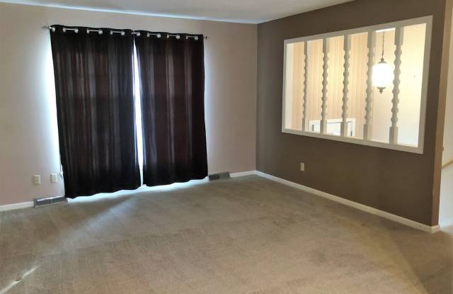 MUST SEE!! 4 Bed, 2 Bath House, 2-Car GARAGE!! Gallery 3
