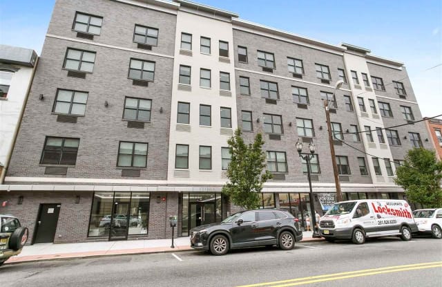 515 32ND ST - 515 32nd St, Union City, NJ 07087