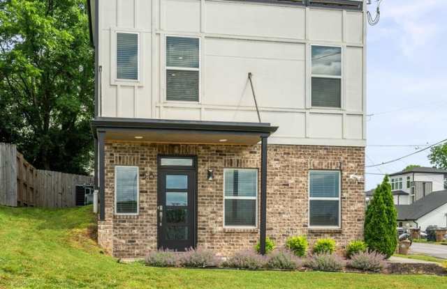 Charlotte Park Home Gallery 3
