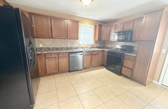 Spacious 4-Bedroom Home with Finished Basement & 2-Car Garage Gallery 3