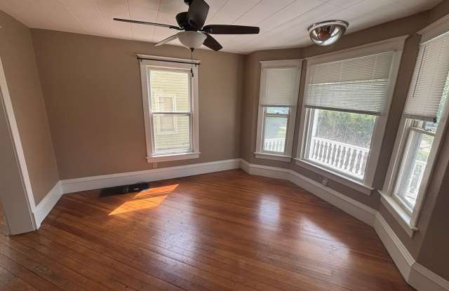 Available August 1st, 5 bedroom, 2 bathroom, Off Street Parking Included! Gallery 4