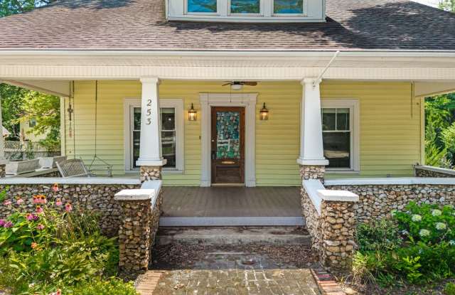 Historic Luxury Home Near Deer Park with Two-Car Garage Gallery 4