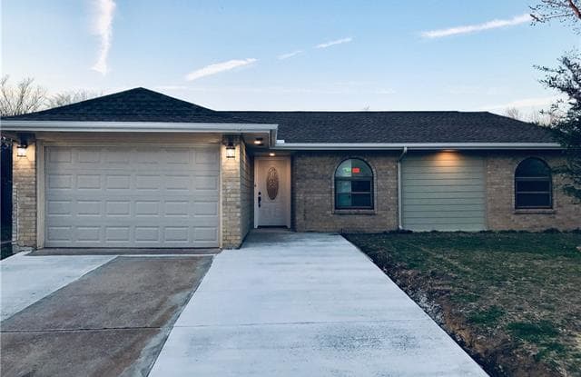 5709 Saddleback Circle - 5709 Saddleback Circle, Haltom City, TX 76148