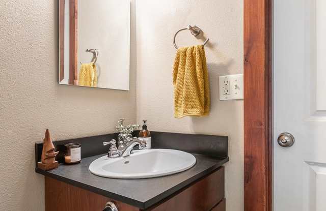 CHECK OUT THIS LOVELY 2 BEDROOM, 1 BATH CONDO CLOSE TO DOWNTOWN BEND photos photos CHECK OUT THIS LOVELY 2 BEDROOM, 1 BATH CONDO CLOSE TO DOWNTOWN BEND photos photos