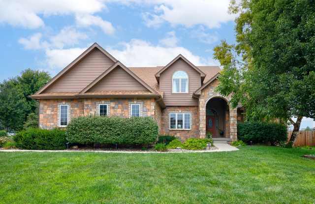 EXECUTIVE HOME!! 5 Bedroom, 4.5 Bathroom Home in Clive! Gallery 1