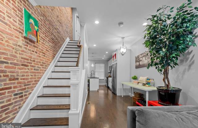 902 N MILTON Avenue Gallery 2