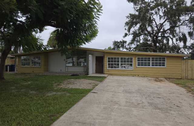 3711 Roxane Blvd photos photos
