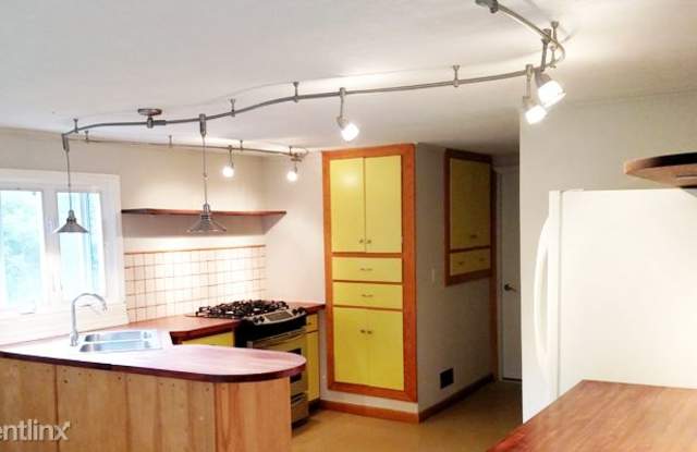 3 Bed/1.5 Bath - Wooded Ellis Hollow property Gallery 2