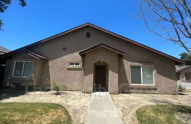 116 West Cameron Street - 116 West Cameron Street, Hanford, CA 93230