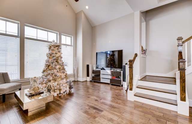 724 N Shepherd Drive Gallery 3