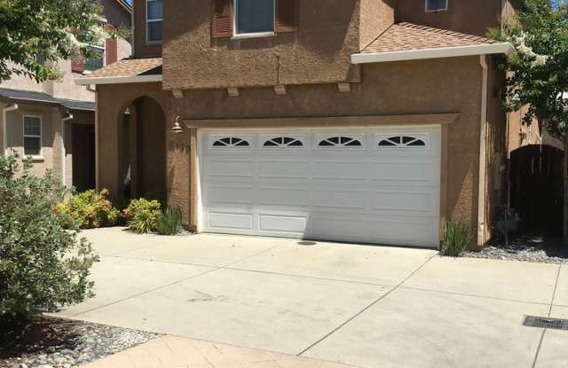 Shasta View Gardens Neighborhood Home - 2139 Vienna Way, Redding, CA 96003