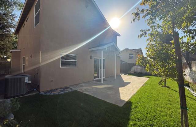 PRIVATE SHOWING ONLY! 2 Story Home for Rent in Exeter Gallery 4