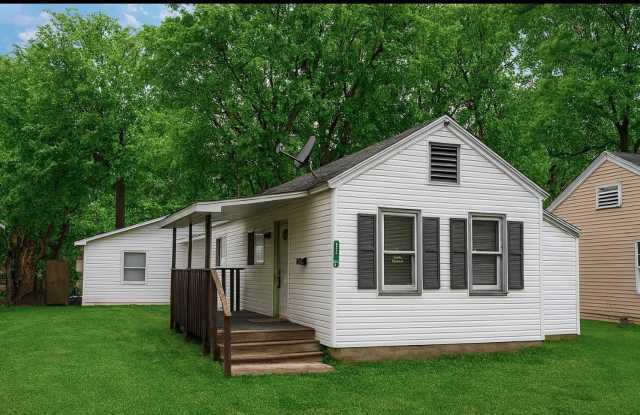 Charming 3-Bedroom, 1.5 Bath Home with Bonus Room! photos photos