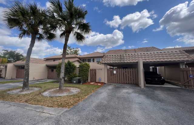 Lovely 2 Bedroom Townhome in Coral Springs Gallery 1