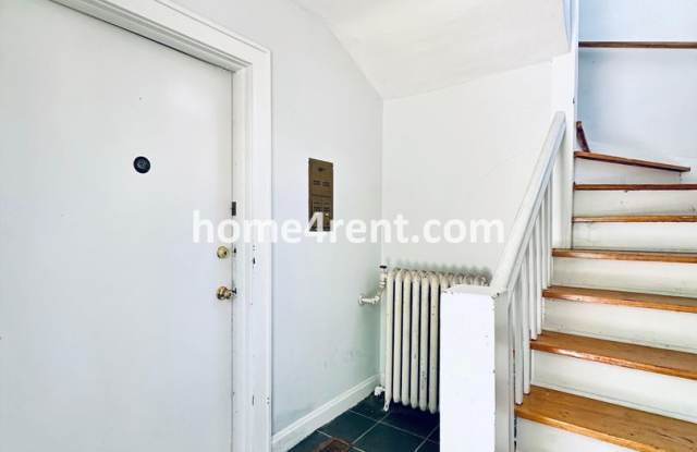 First Level Condo, Just Off the Plaza with Hardwood Floors and Lawn Care Provided! Gallery 4