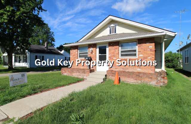 Spacious 2 BR 1 BA House with Central Air and Enclosed Porch (SECTION 8 APPROVED) photos photos