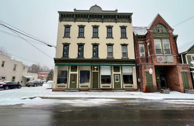 32 W Bridge Street - 32 West Bridge Street, Catskill, NY 12414