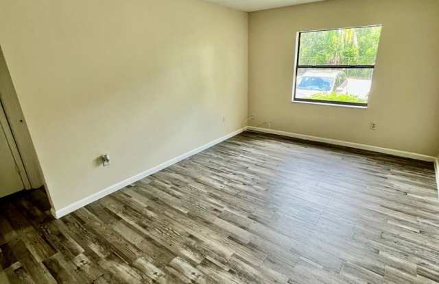 NICE 2BR/1BA Top Floor Apartments! Water  Sewer included! NO APPLICATION FEE! photos photos
