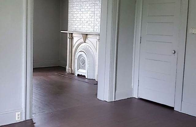 Refreshed and ready for rent!  Close to everything 2 bed 1 bath Gallery 3