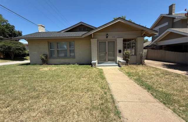 2126 Mistletoe Avenue - 2126 Mistletoe Avenue, Fort Worth, TX 76110