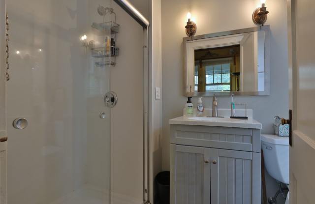 Highly Sought After OSU 6 Bedroom House Iuka Ravine with 2 new bathrooms and free off-street parking - 2120 Iuka Avenue, Columbus, OH 43201