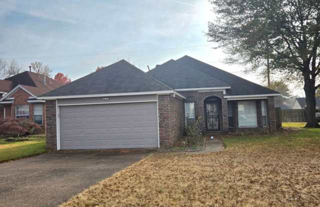 For lease- 3 bedroom, 2 bath home w/2 car garage - 7021 Debra Cove East, Memphis, TN 38133