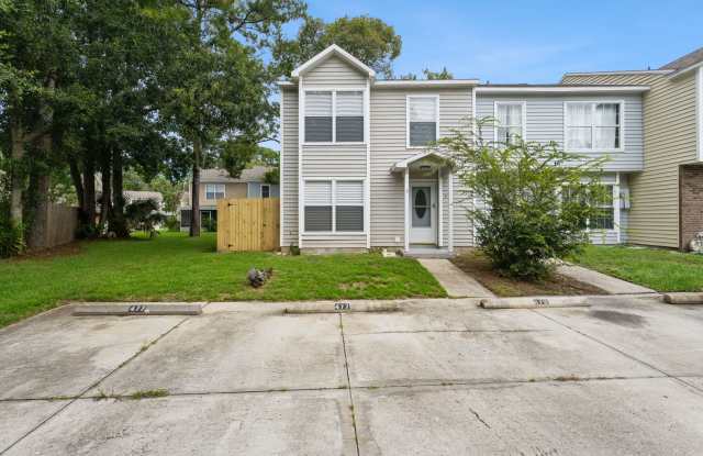 NEWLY RENOVATED 3 BEDROOM END-UNIT TOWNHOME WITH FENCED BACKYARD! photos photos NEWLY RENOVATED 3 BEDROOM END-UNIT TOWNHOME WITH FENCED BACKYARD! photos photos
