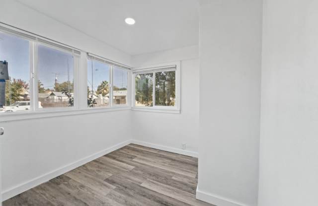 3 bed 1 bath WATER/SEWAR/GAS AND GARBAGE INCLUDED Gallery 4