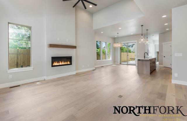 North Boise Abode, Great Location - Available Now Gallery 4