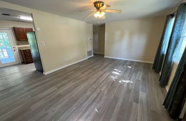 2/2.5 Brick Home in the Heart of Batesville photos photos