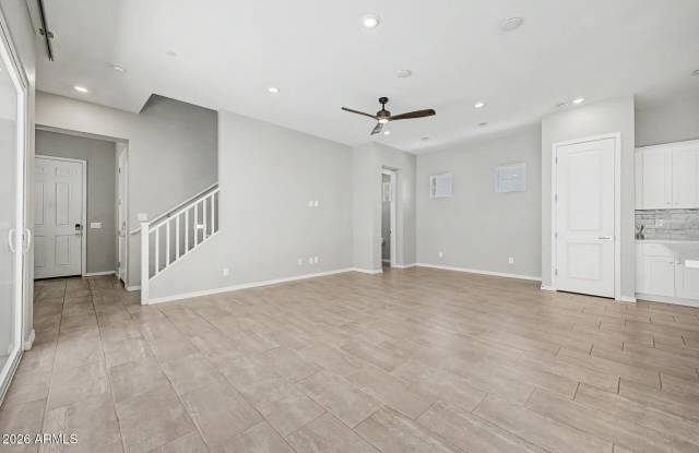 291 E MARKWOOD Drive Gallery 2