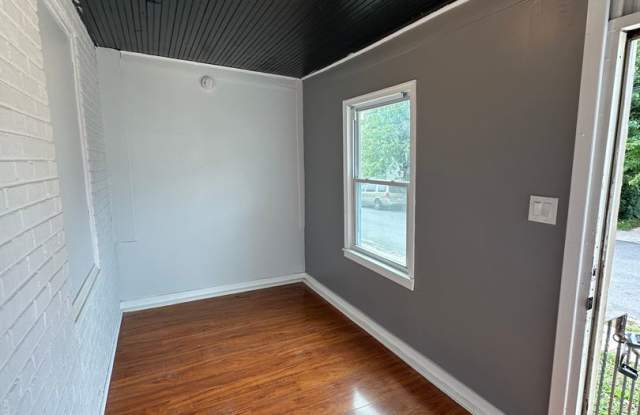 4 Bed, 1 Bath available for rent! Gallery 3