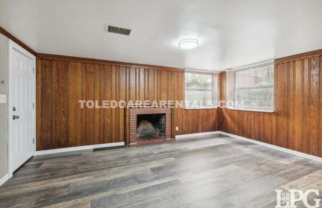 2140 Wyndhurst Rd - 2140 Wyndhurst Road, Toledo, OH 43607