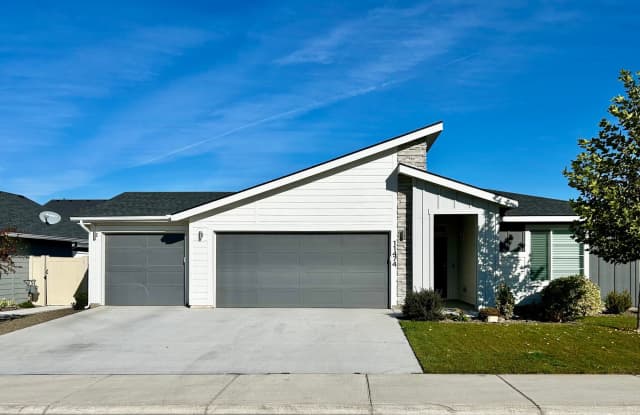 11474 W Teratai St, Star, ID 83669 - Move In Special $500 off the First Months Rent - 11474 West Teratai Street, Star, ID 83669